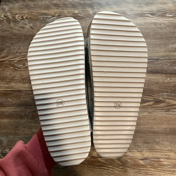 Cushionaire Guru Platform Sandal - Picture 7 of 7